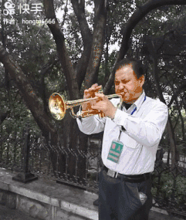 （动图）于宏图吹萨克斯风  （快手ID：hongtu6666）